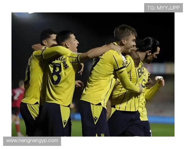 丁汉对决巴恩斯利赛场争锋再掀激情战火 丁汉对决巴恩斯利赛场争锋再掀激情战火