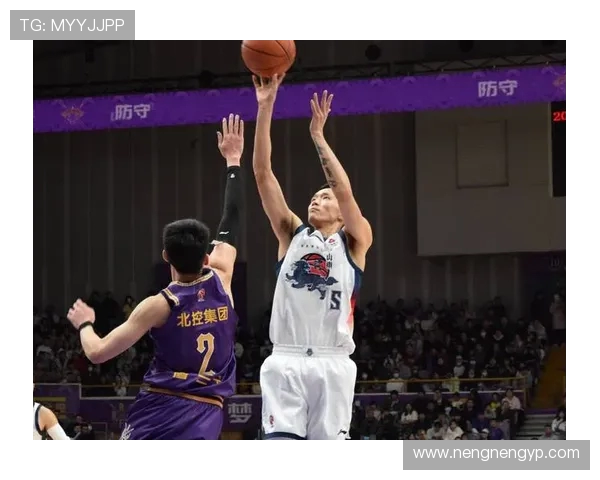 陈林坚的篮球之路：从青涩少年到职业球员的奋斗历程与荣耀时刻