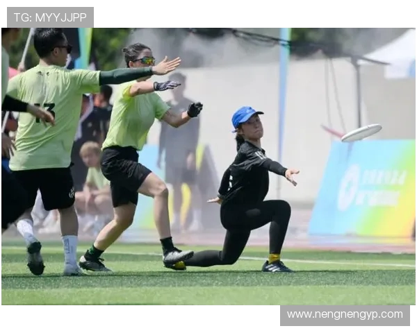 南京飞盘队在比赛中取得新突破经验排名创新高引领飞盘运动发展