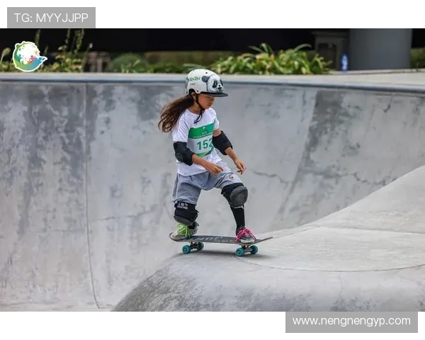 成都攀岩队在滑板精英赛中的灵活性表现引发热议与关注