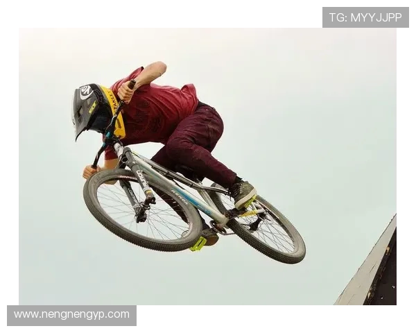 成都极限运动队的进攻策略与热点分析探讨