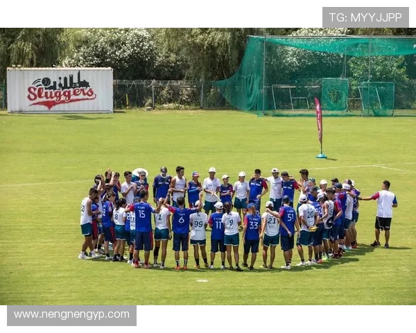 成都飞盘队战术解析：如何在赛场上运用团队配合与个人技巧